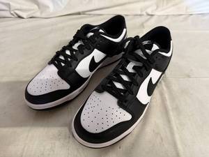lot 61 image: Mens Size 8.5 White and Black Nike Lows
