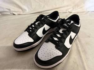 lot 62 image: Mens Size 8.5 White and Black Nike Lows