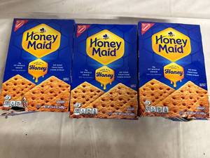 lot 155 image: 3 Boxes of Honey Maid Graham Crackers