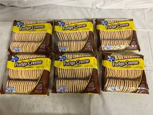 lot 196 image: 6 Packages of Lil Dutch Maid Fudge Creme Cookies