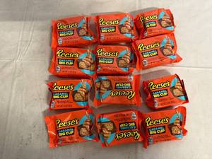 lot 228 image: 12 Reeses Carmel Big Cups