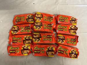 lot 230 image: 12 Reeses Big Cups