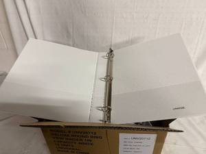 lot 82 image: 12 Universal 1in White Round Ring Binders