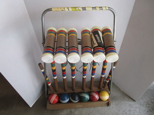 lot 30 image: Croquet Set