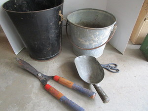 lot 49 image: Pails, Scoop, Trimmer