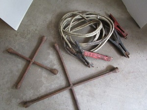 lot 50 image: Jumper Cables, Spinner Bars