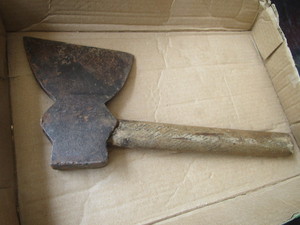 lot 54 image: Vintage Hewing Axe
