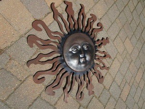 lot 58 image: Garden Dcor - Sun