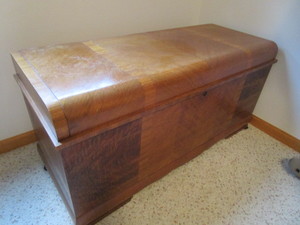 lot 7 image: Lane Cedar Chest