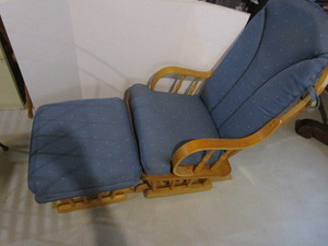 lot 12 image: Platform Rocker & Rocking Ottoman
