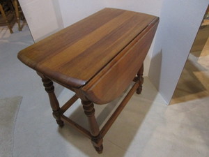 lot 17 image: Occasional Table