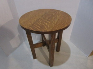 lot 19 image: Oak Plant Stand