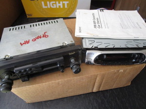 lot 165 image: Car Radios