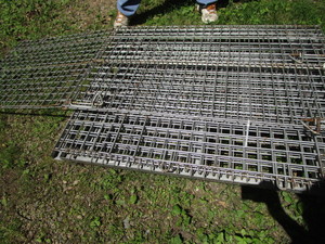 lot 169 image: Collapsible Wire Container