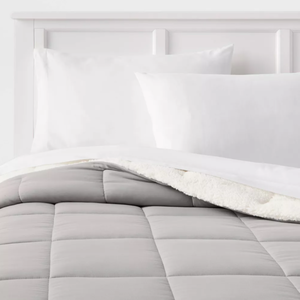 lot 103 image: TwinTwin XL Faux Shearling Washed Microfiber Reversible Comforter - Room Essentials