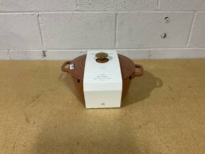 lot 321 image: Enameled Cast Iron Dutch Oven - Hearth & Hand