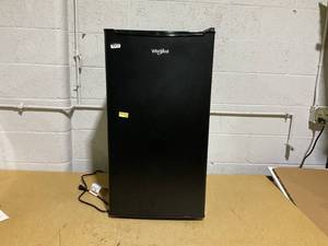 lot 101 image: Whirlpool 3.3 cu ft Refrigerator