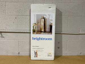 lot 386 image: Mixed Material Bath Short Tower - Brightroom