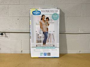 lot 366 image: Regalo Wall Safe Extra Wide Walk Through Safety Gate