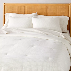 lot 427 image: 3PCS FullQueen Size Mini Grid Stitch Comforter Bedding Set - Hearth & Hand