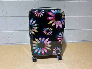 lot 249 image: Sarah Jessica Parker Hardside Expandable Carry On Spinner Suitcase - Black Shoe Wheel