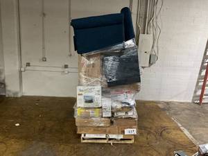 lot 900 image: Wholesale Pallet of Miscellaneous Items