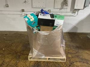 lot 902 image: Wholesale Pallet of Miscellaneous Items