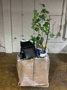 lot 905 image: Wholesale Pallet of Miscellaneous Items