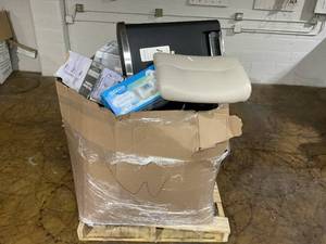 lot 909 image: Wholesale Pallet of Miscellaneous Items