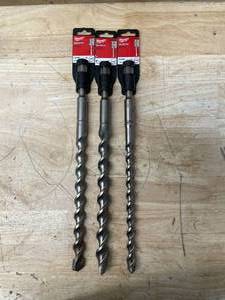 lot 82 image: Lot of 3 Milwaukee Spline Bit