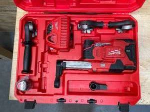Milwaukee hammervac Universal Dust extractor kit (with battery and charger)