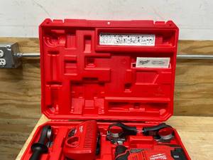 Milwaukee hammervac Universal Dust extractor kit (with battery and charger)