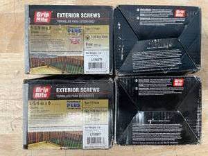 lot 116 image: lot of 4 Exterior Screws