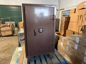 lot 2 image: Safe-Sargent Greenleaf with Safety Deposit Boxes. -VERY HEAVY BRING YOUR OWN LOADING HELP
