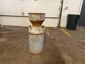 lot 5 image: Milk Can & Creamer