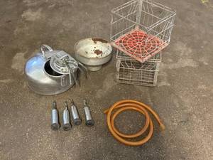 lot 9 image: Vintage Surge Milker, Creamer & Crates