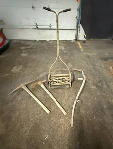 lot 12 image: Vintage Lawn Care Lot