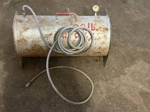 lot 15 image: 100lb Air Tank with Hose & Gauge