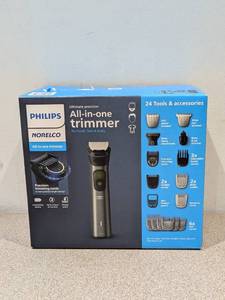 lot 28 image: PHILIPS NORELCO ULTIMATE PRECISION ALL-IN-ONE TRIMMER