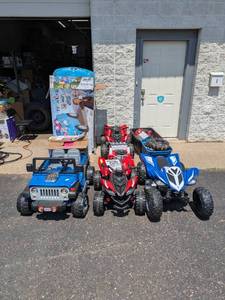 lot 42 image: ASSORTED POWER WHEELS & ACCESSORIES