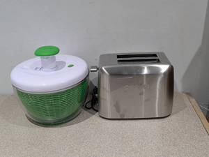 lot 51 image: TOASTER & SALAD SPINNER