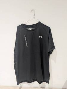 lot 58 image: NEW UNDER ARMOUR EXTRA LARGE LOOSE FIT TEE SHIRT (BLACK)