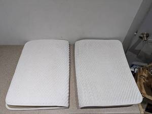 lot 92 image: (2) COMFORT GEL MATS (WHITE)