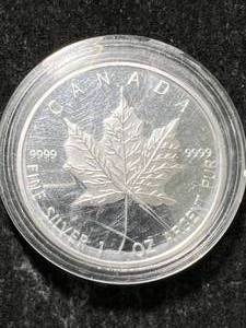 lot 08 image: 2015 CANADIAN MAPLE LEAF 1 TROY OZ .9999 FINE SILVER IN AIRTITE