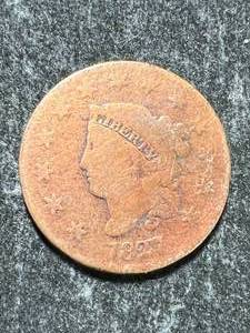 lot 16 image: 1827 US CORONET HEAD LARGE CENT