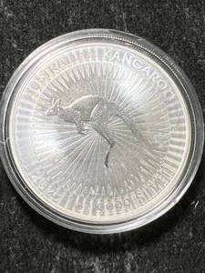 lot 55 image: 2023 AUSTRALIAN KANGAROO 1 TROY OZ .9999 FINE SILVER IN AIRTITE