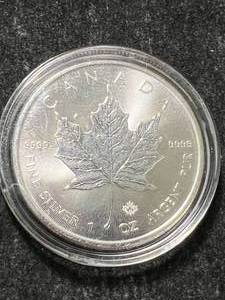 lot 62 image: 2023 CANADIAN MAPLE LEAF 1 TROY OZ .9999 FINE SILVER IN AIRTITE