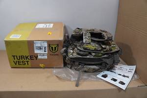lot 41 image: Tidewe Vest with Seat Cushion for Turkey Hunting
