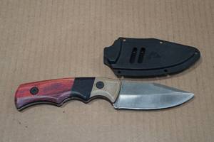 lot 47 image: Ozark Trail 8 Belt Knife