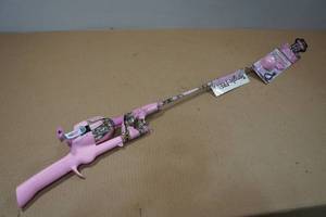lot 75 image: Realtree Edge Youth Tangle Free Fishing Rod